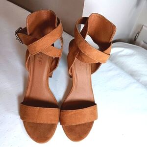 Therapy Women's Tan Ankle Strap Sandals 3.5" Faux Suede Block Heel Size 6 Summer